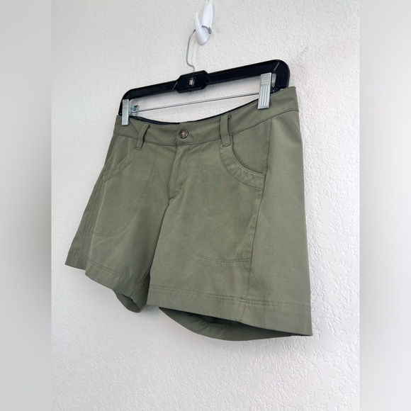 Patagonia Green Hiking Shorts Size 2 - Picture 2 of 9